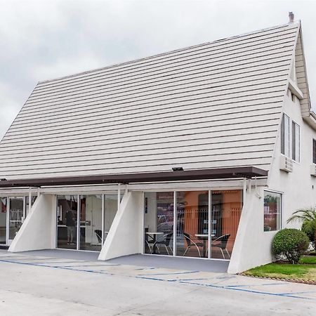 Motel 6-Long Beach, Ca - International City Экстерьер фото