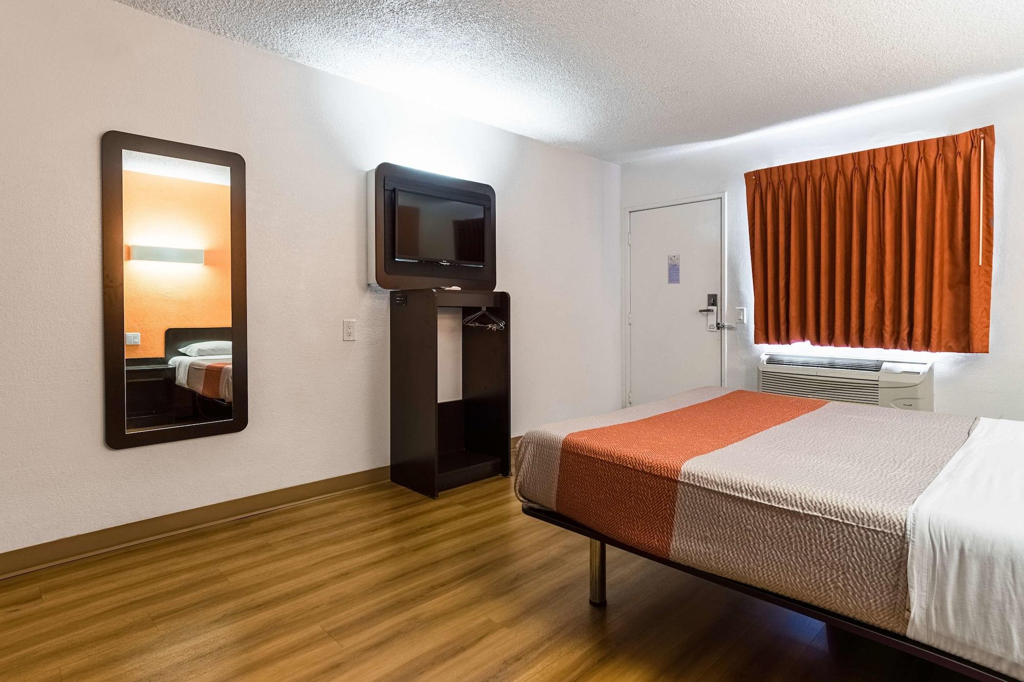 Motel 6-Long Beach, Ca - International City Экстерьер фото