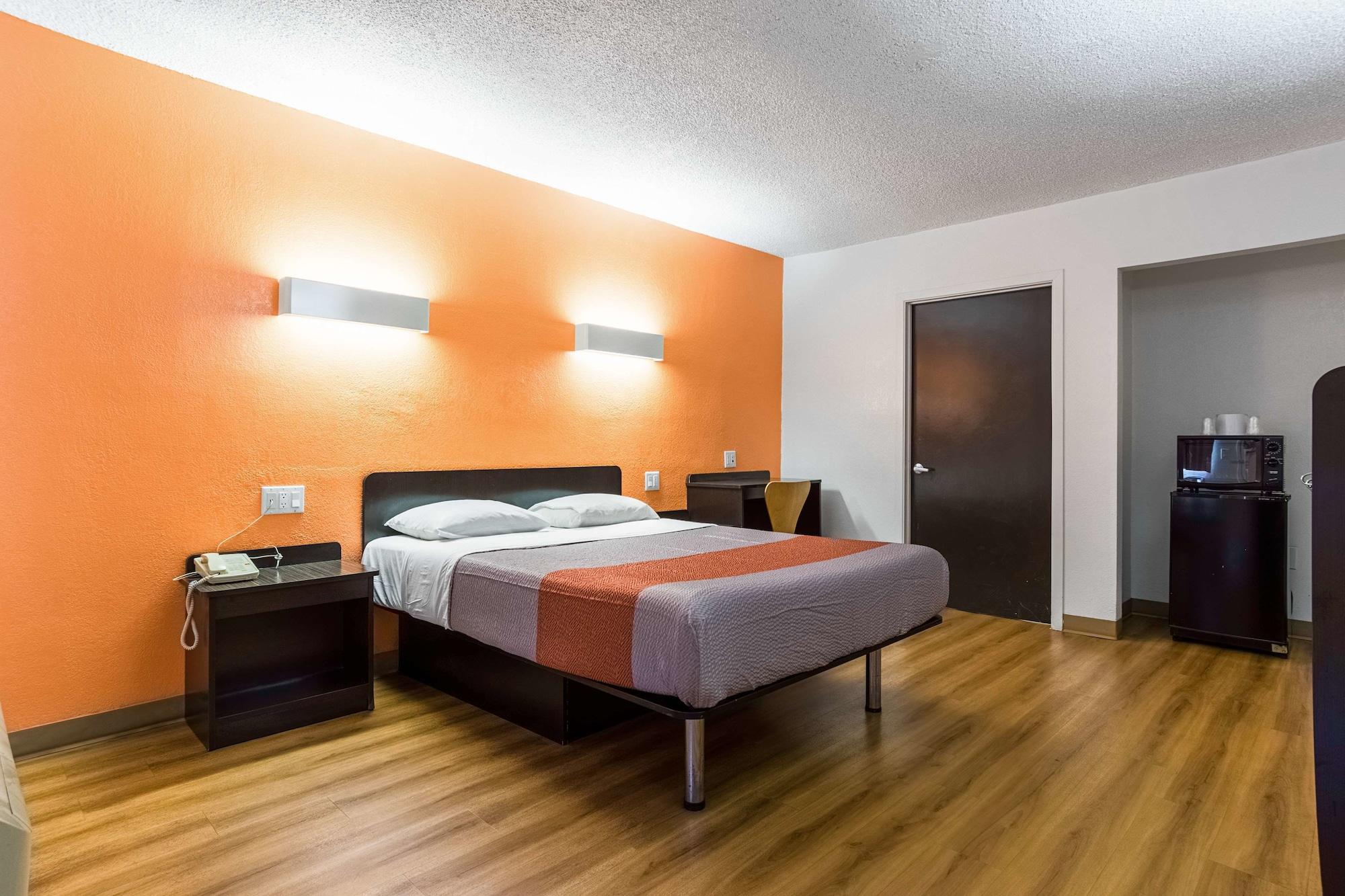 Motel 6-Long Beach, Ca - International City Экстерьер фото