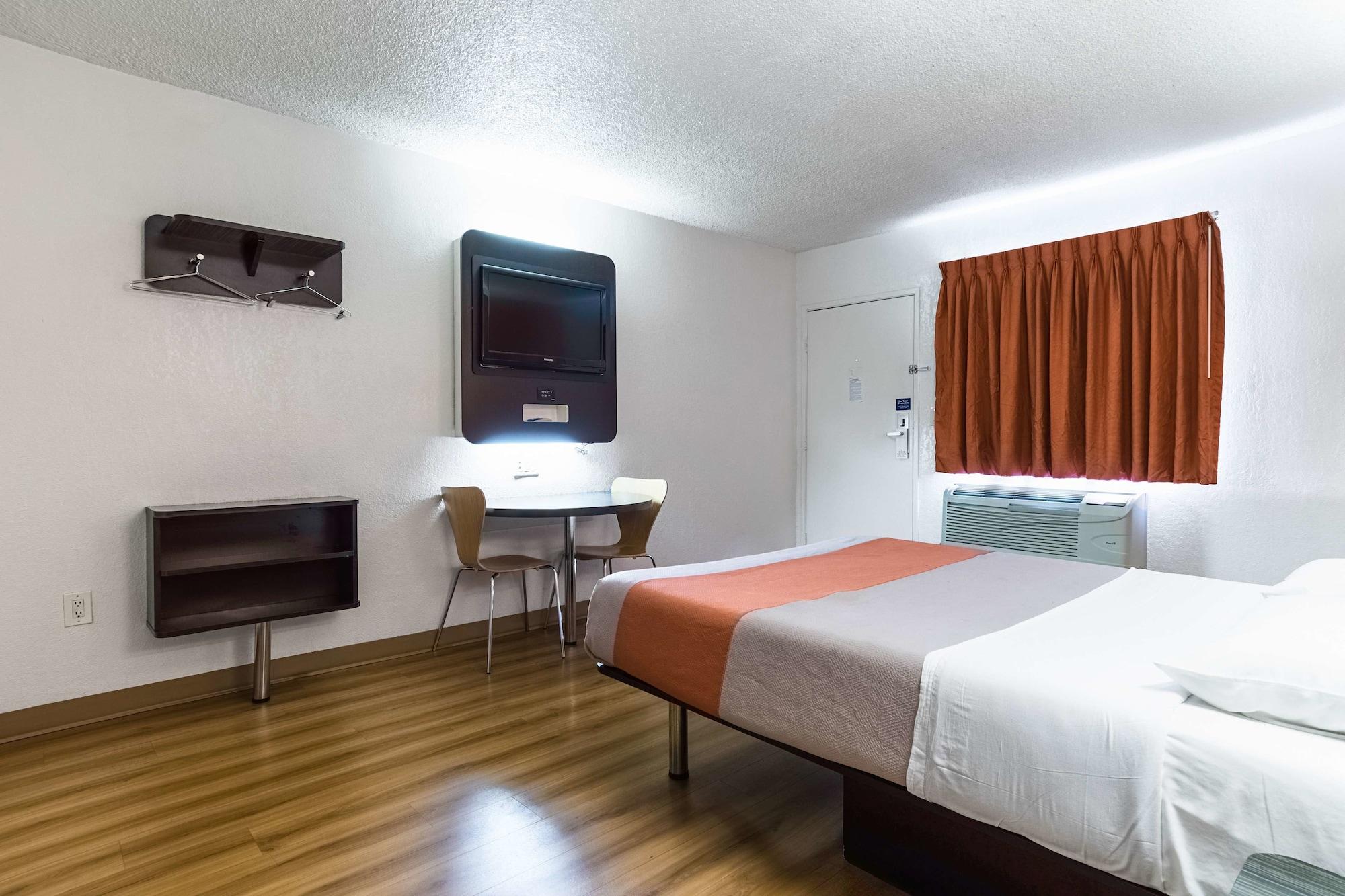 Motel 6-Long Beach, Ca - International City Экстерьер фото