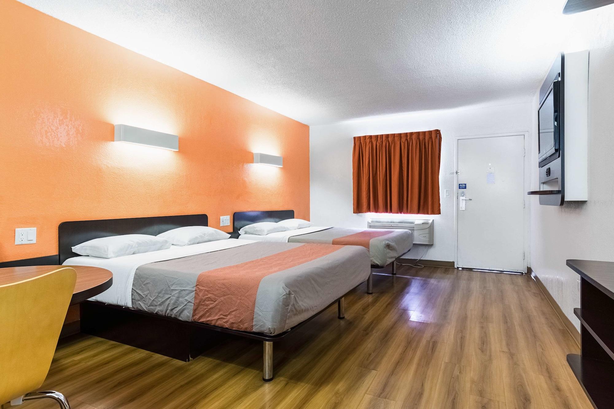 Motel 6-Long Beach, Ca - International City Экстерьер фото