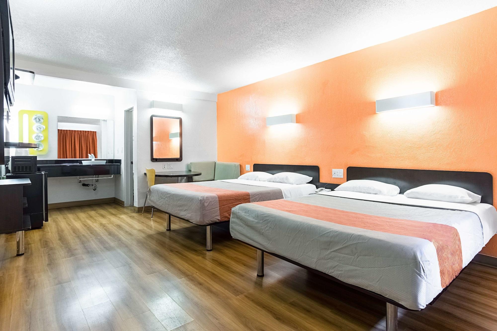 Motel 6-Long Beach, Ca - International City Экстерьер фото