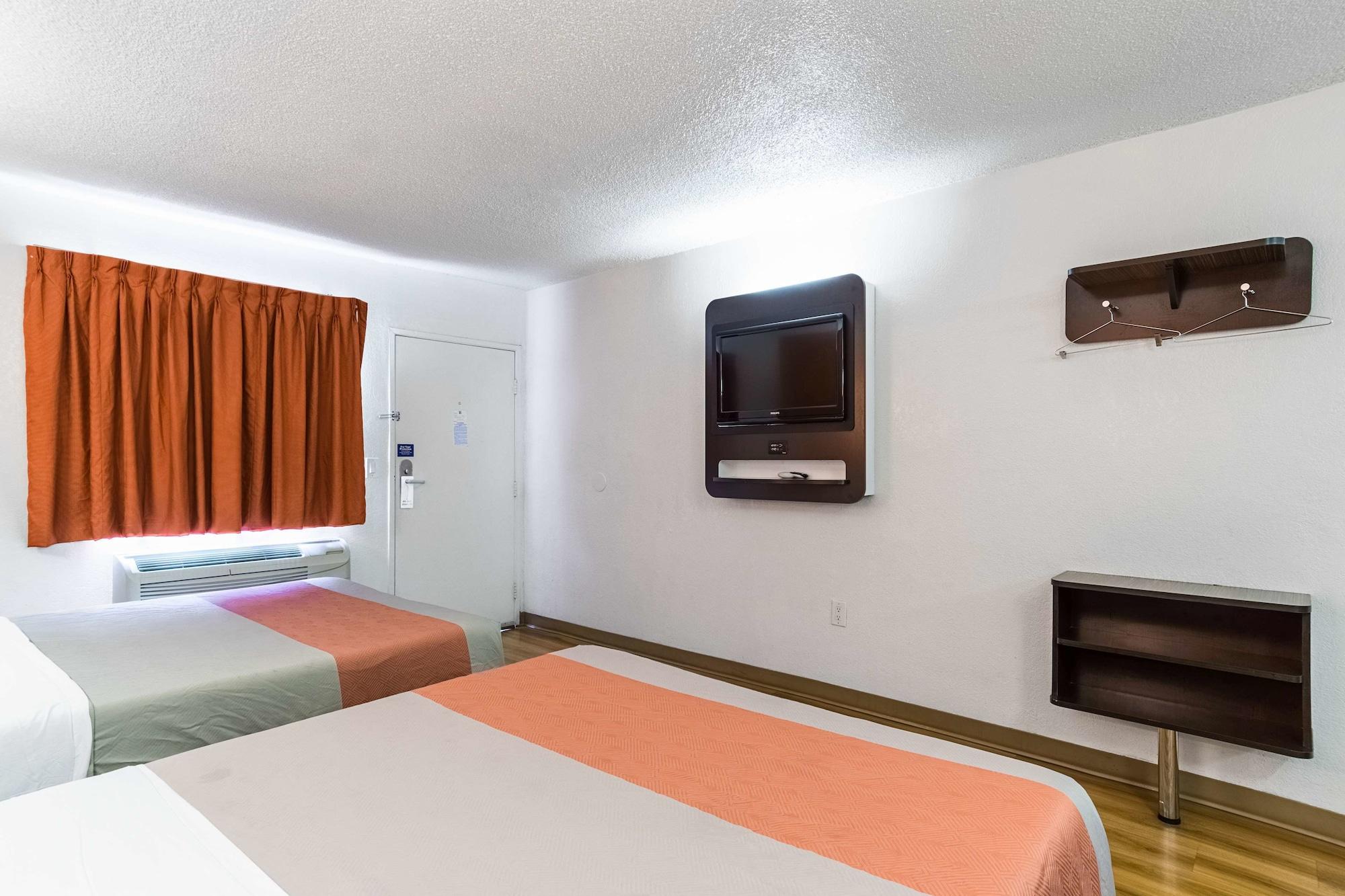 Motel 6-Long Beach, Ca - International City Экстерьер фото