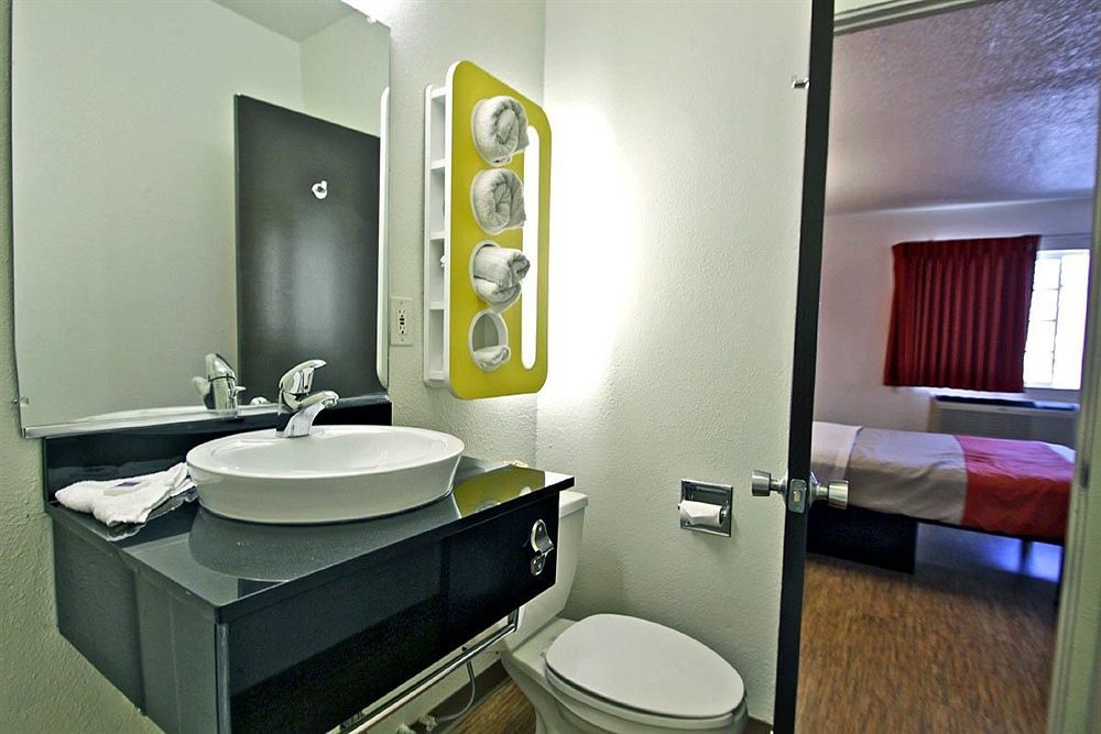 Motel 6-Long Beach, Ca - International City Экстерьер фото