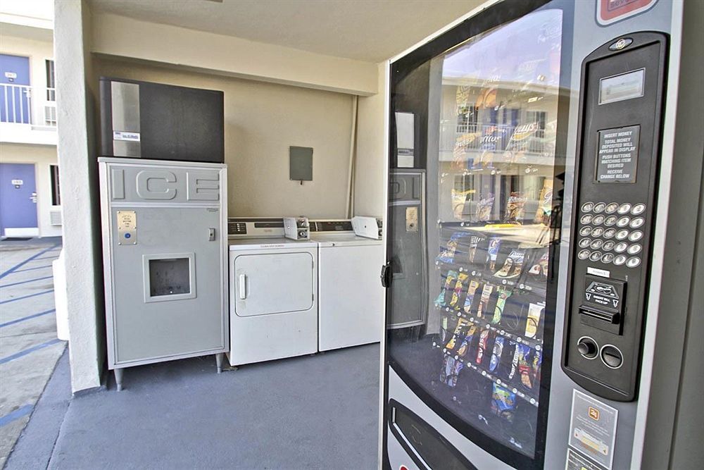 Motel 6-Long Beach, Ca - International City Экстерьер фото