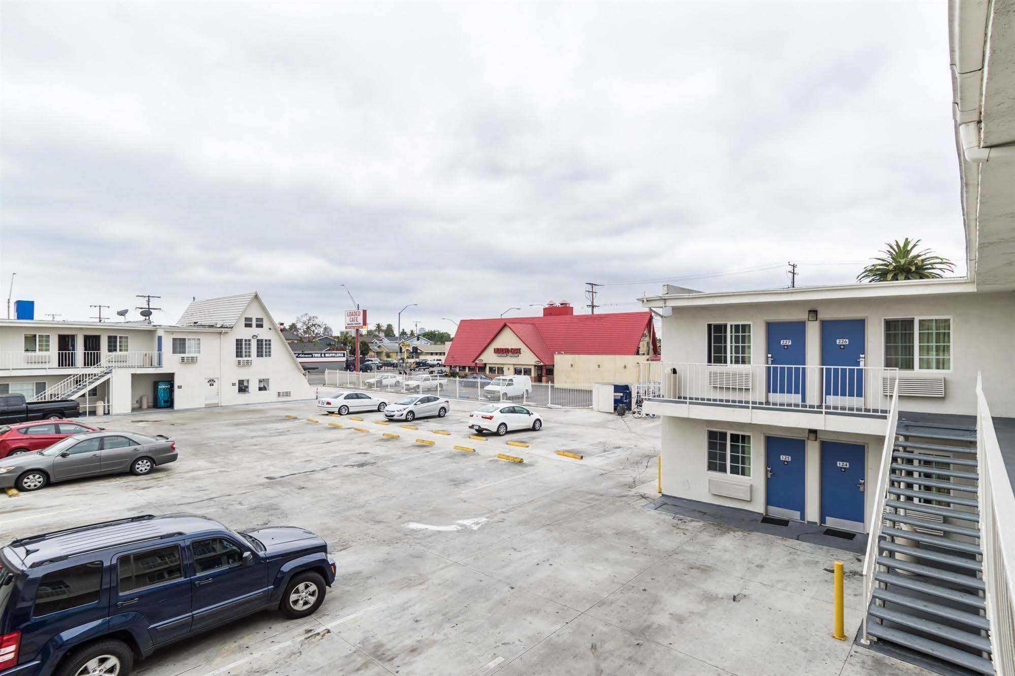 Motel 6-Long Beach, Ca - International City Экстерьер фото