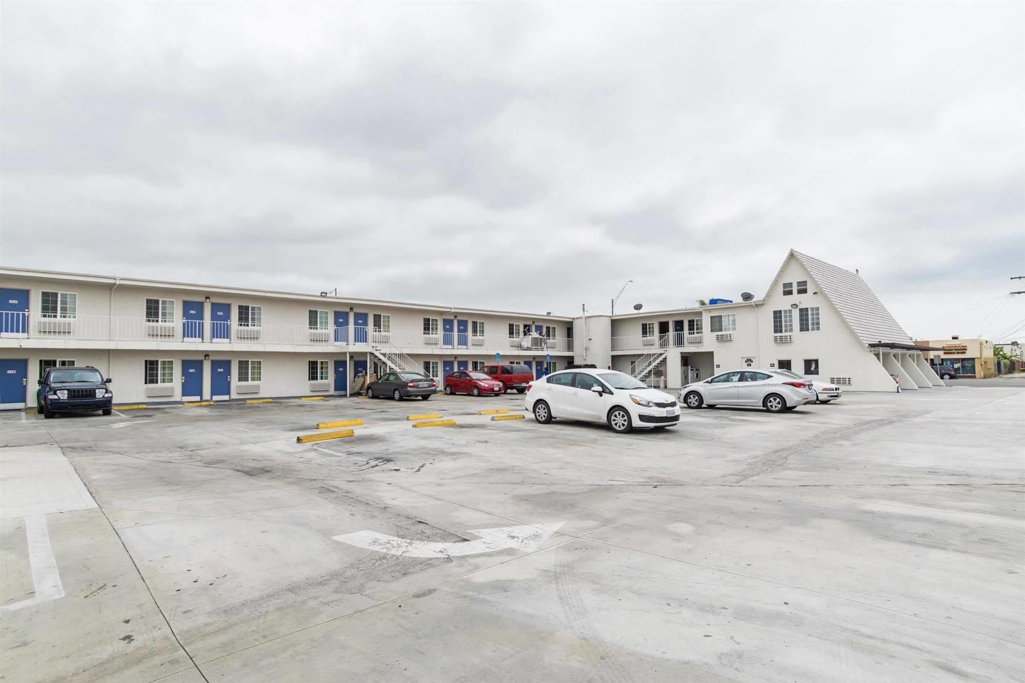 Motel 6-Long Beach, Ca - International City Экстерьер фото