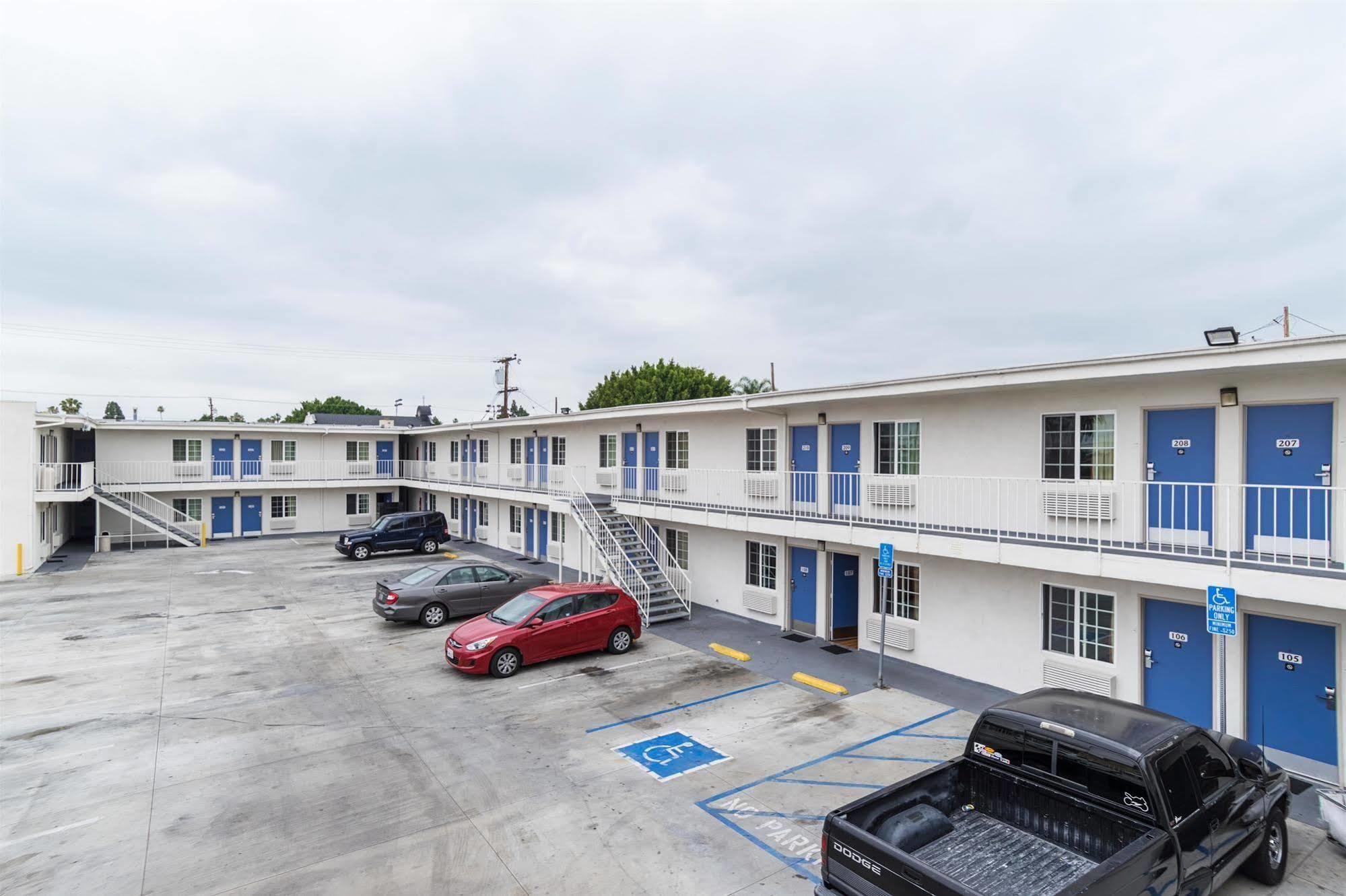 Motel 6-Long Beach, Ca - International City Экстерьер фото