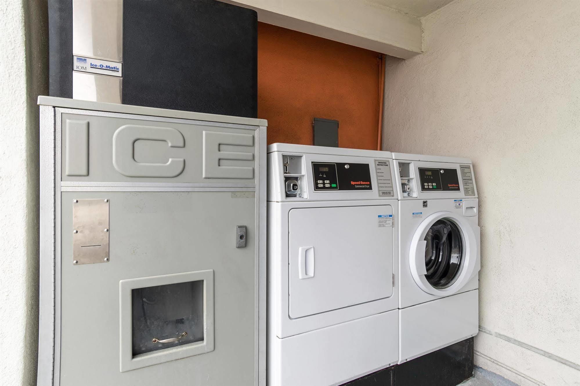 Motel 6-Long Beach, Ca - International City Экстерьер фото