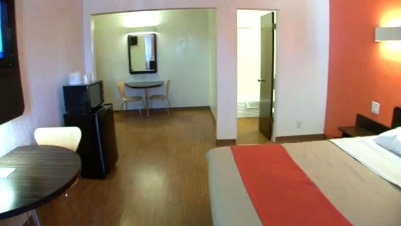 Motel 6-Long Beach, Ca - International City Экстерьер фото